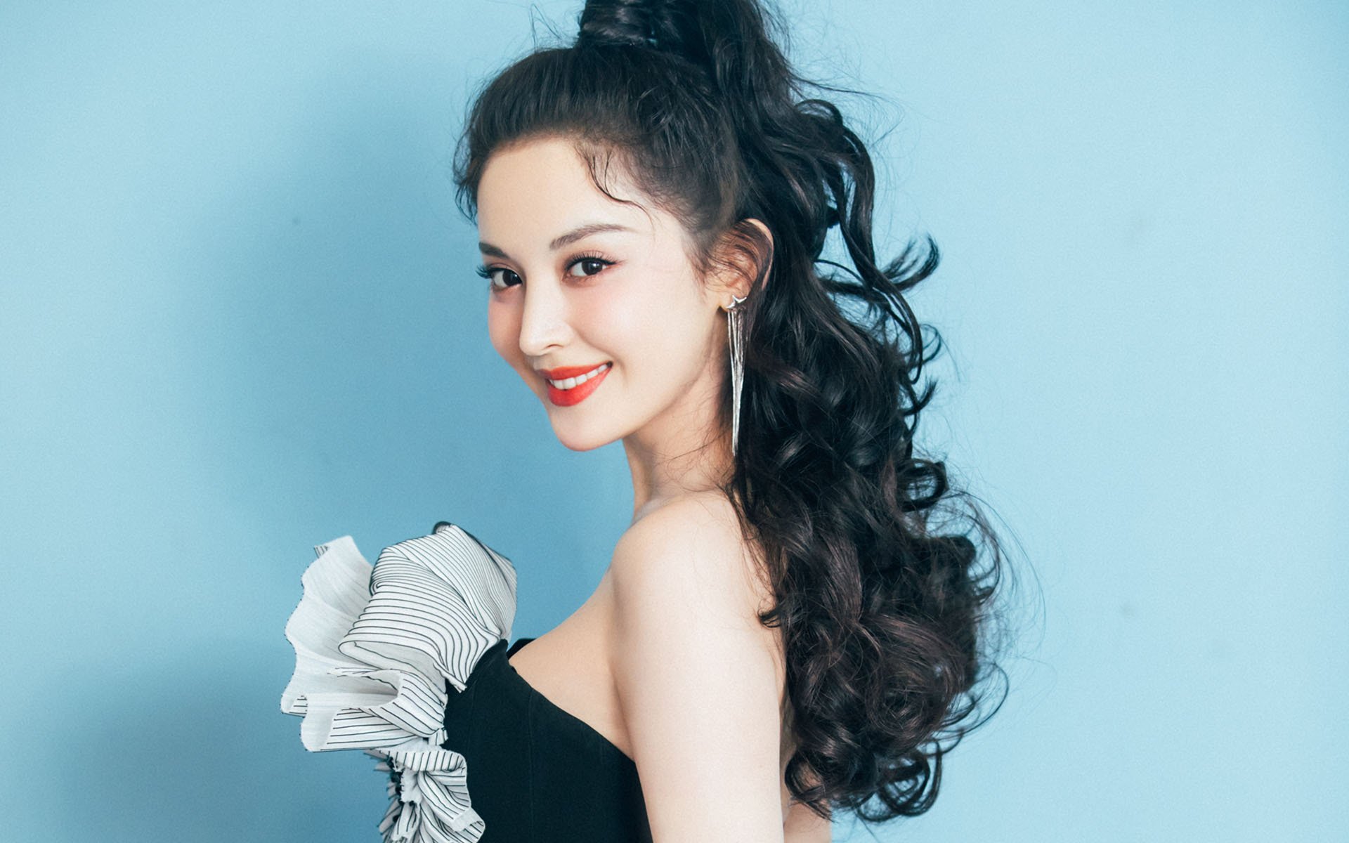 斯洛特:球队表现超出预期,目标是欧冠,斯特洛尔