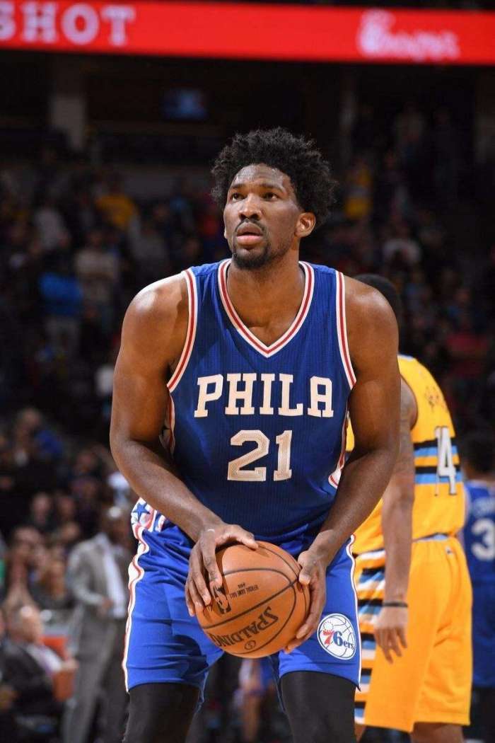 包含乐鱼体育:76人队恩比德的健康状况：能否在季后赛保持稳定？的词条