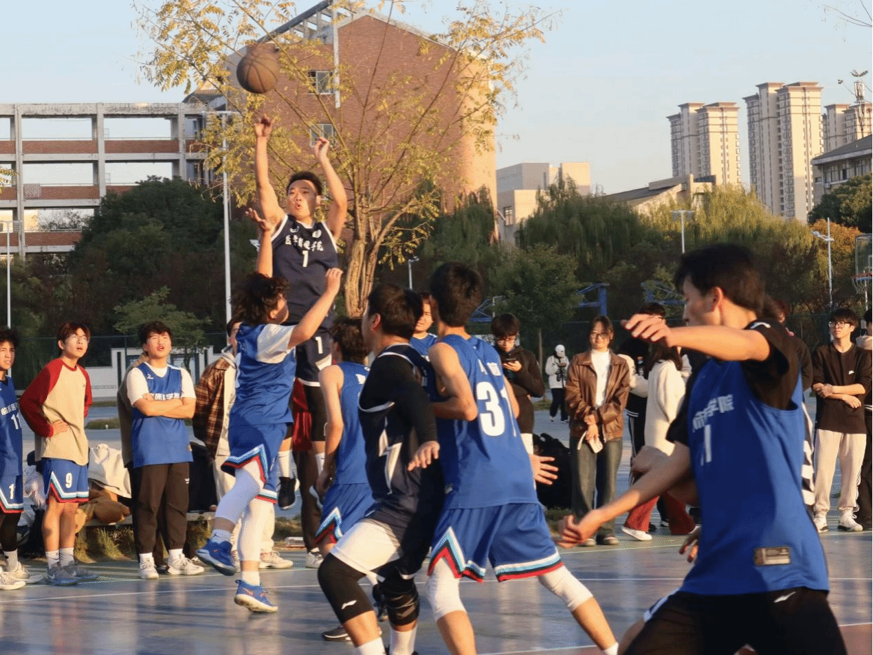 leyu乐鱼官网登录入口-乐鱼体育：篮球主题的音乐MV创作：用音乐和影像传递篮球的激情的简单介绍